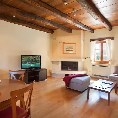 Sleeps 17 With Pool Air Con And Wifi