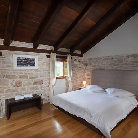 Sleeps 17 With Pool Air Con And Wifi Villa