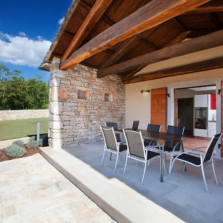 Villa Sleeps 17 With Pool Air Con And Wifi *