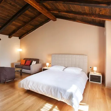 Sleeps 17 With Pool Air Con And Wifi