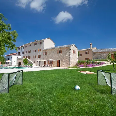 Villa Sleeps 17 With Pool Air Con And Wifi
