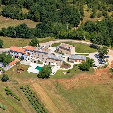Villa Sleeps 17 With Pool Air Con And Wifi