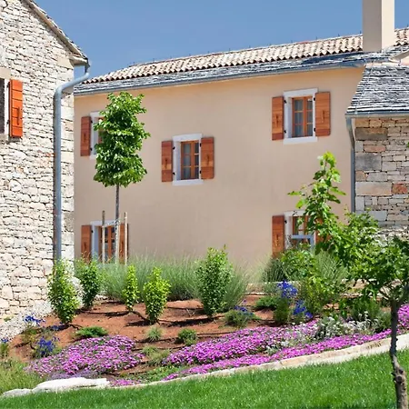 Sleeps 17 With Pool Air Con And Wifi *