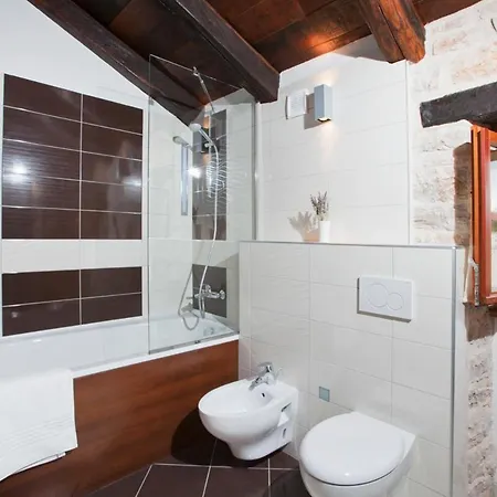Sleeps 17 With Pool Air Con And Wifi *