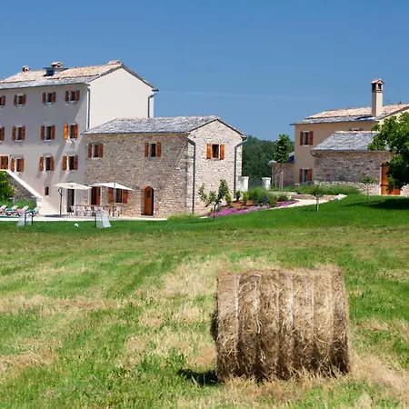 Sleeps 17 With Pool Air Con And Wifi * Boskari