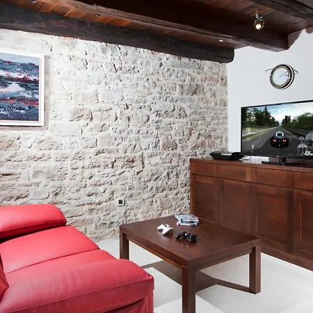 Sleeps 17 With Pool Air Con And Wifi Boskari