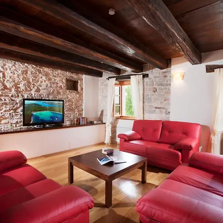 Villa Sleeps 17 With Pool Air Con And Wifi *
